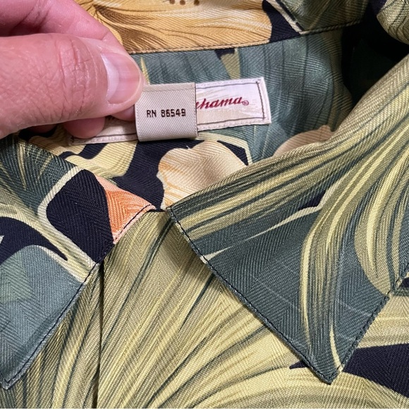Tommy Bahama 100% Silk Hawaiian Shirt Black Green Yellow Floral Print Size M - Picture 8 of 15